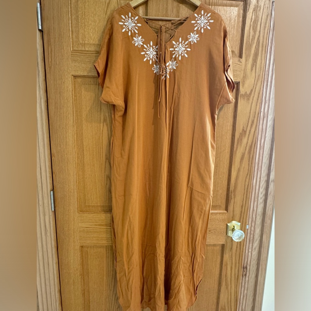 Andree By Unit Embroidered Maxi - Picture 12 of 15